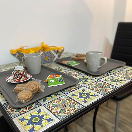 A Bone Guest House Catania Bagian luar foto