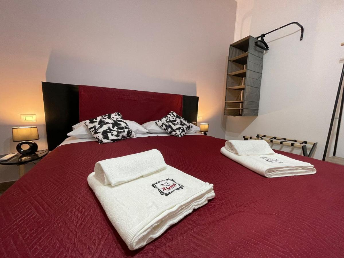 A Bone Guest House Catania Bagian luar foto