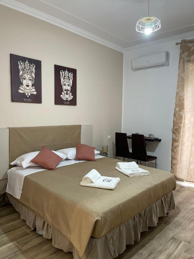 A Bone Guest House Catania Bagian luar foto