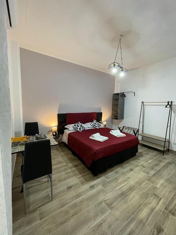 A Bone Guest House Catania Bagian luar foto