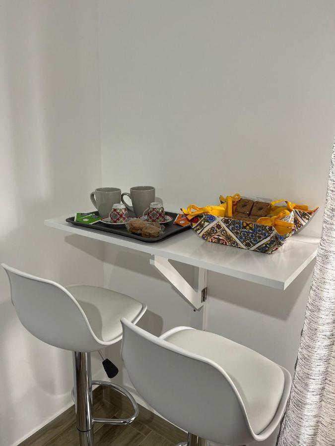 A Bone Guest House Catania Bagian luar foto