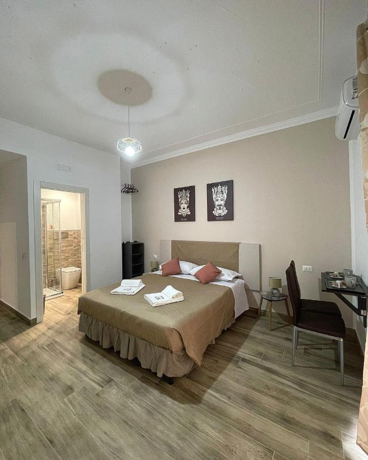 A Bone Guest House Catania Bagian luar foto
