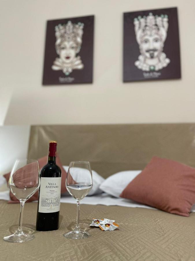 A Bone Guest House Catania Bagian luar foto
