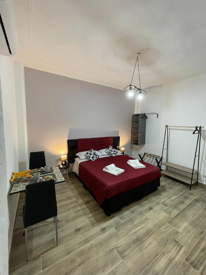 A Bone Guest House Catania Bagian luar foto