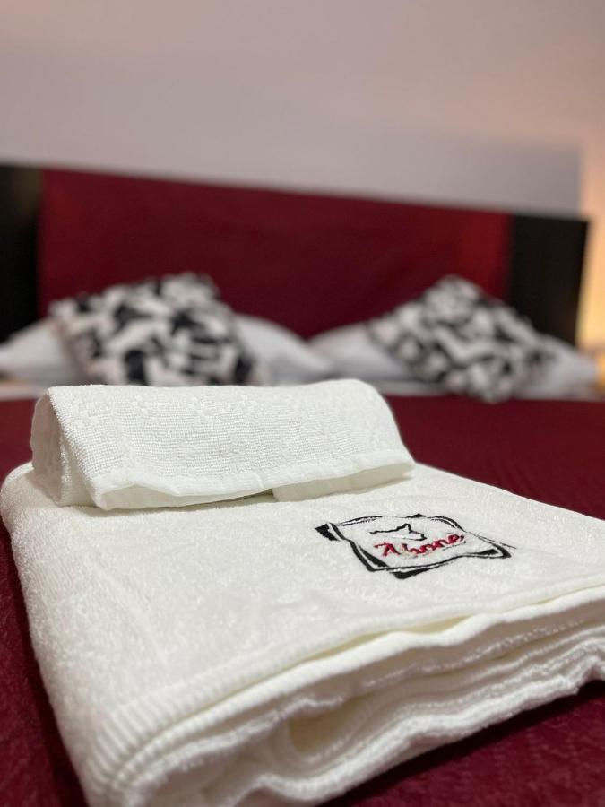 A Bone Guest House Catania Bagian luar foto