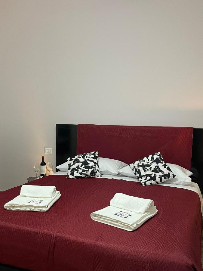 A Bone Guest House Catania Bagian luar foto