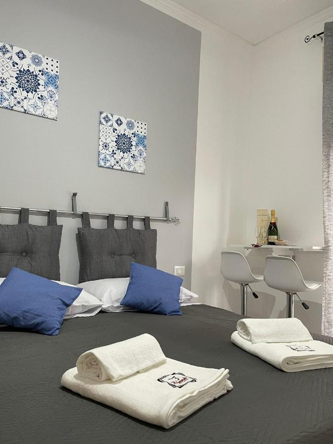 A Bone Guest House Catania Bagian luar foto